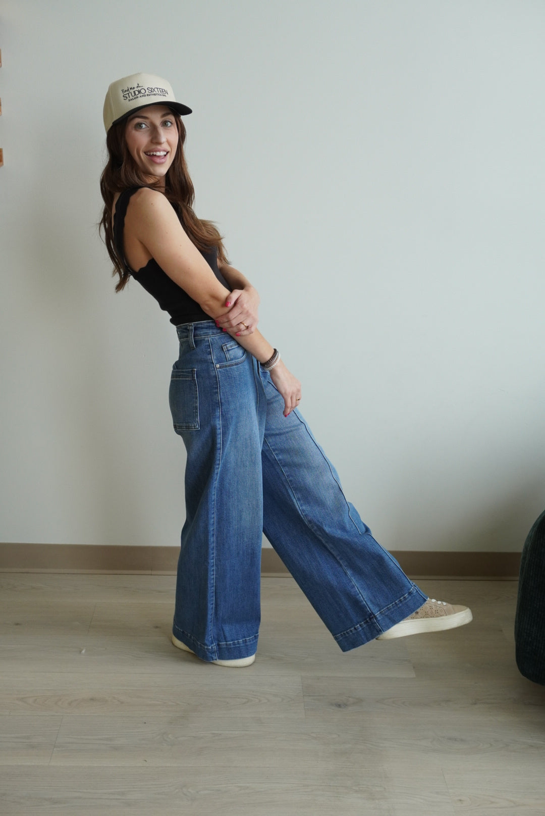 Wide Leg Seam Detail Jeans