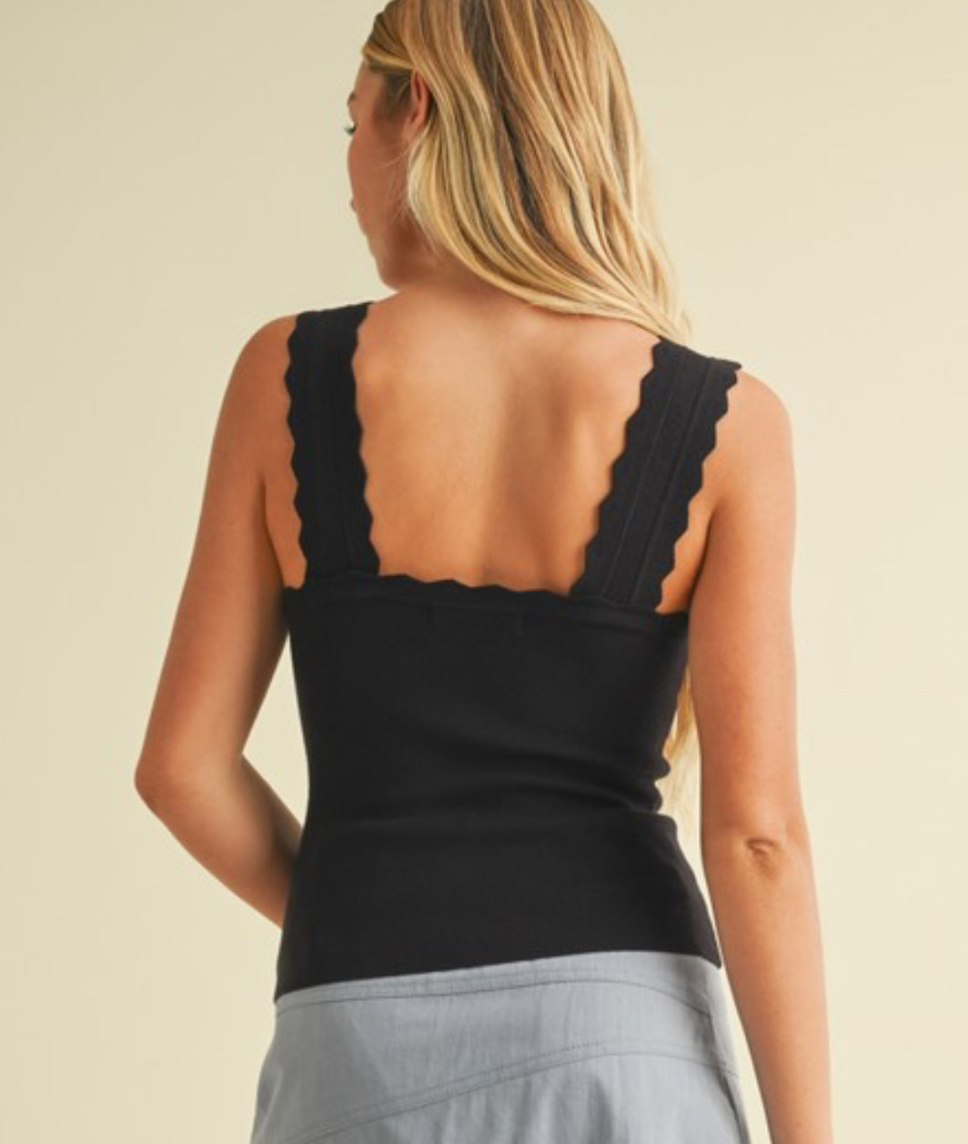 Scallop Sleeveless Sweater Top